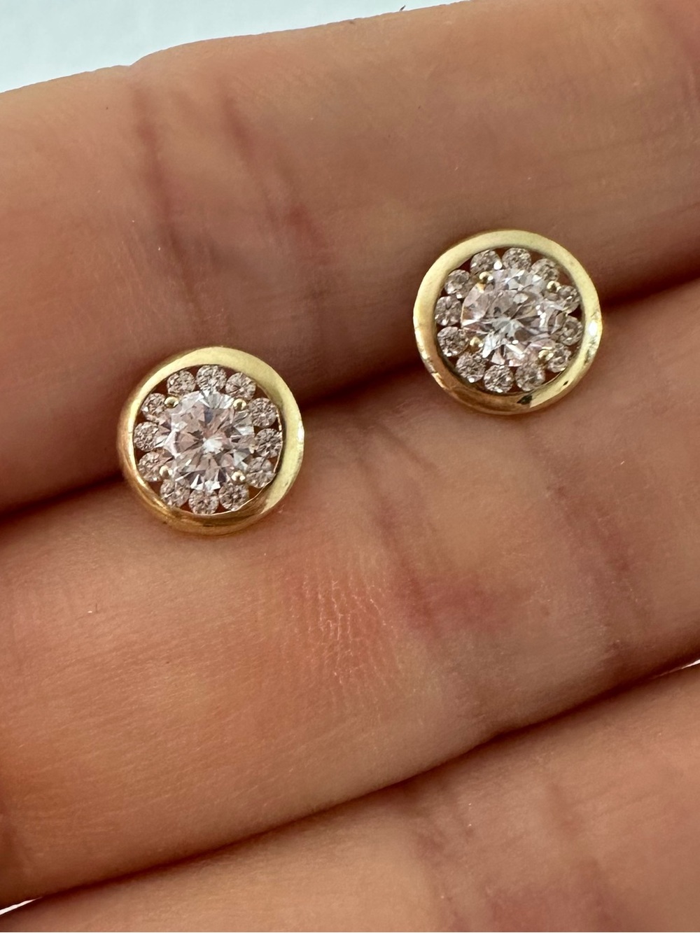 10k Yellow Solid Gold Stud Earrings Post CZ White Stone Round Studs